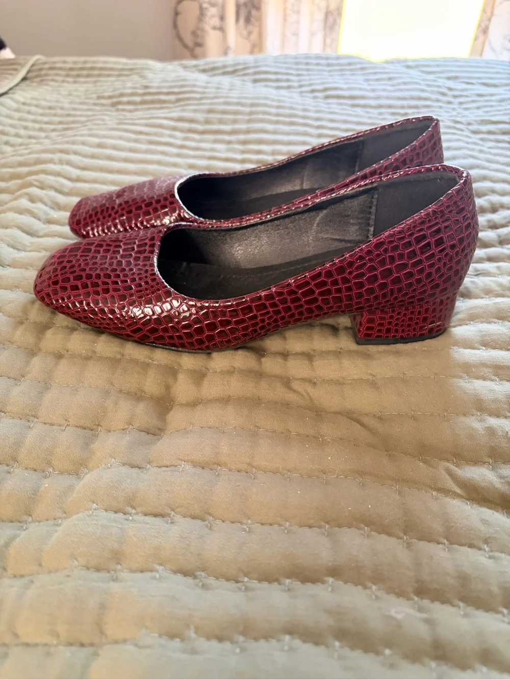 N/A stylish burgundy